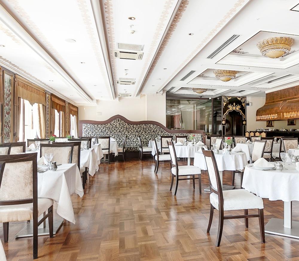 restaurant cafeteria