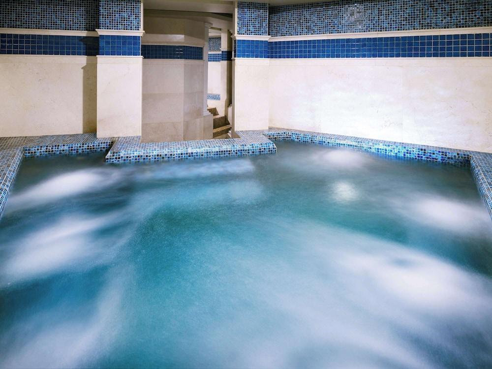 swimming pool spa
