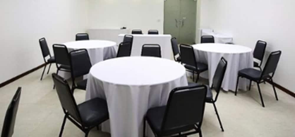 restaurant-cafeteria