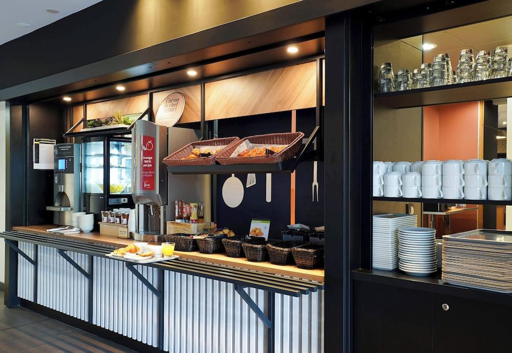 restaurant cafeteria