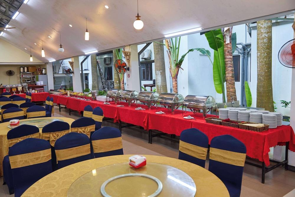 restaurant cafeteria