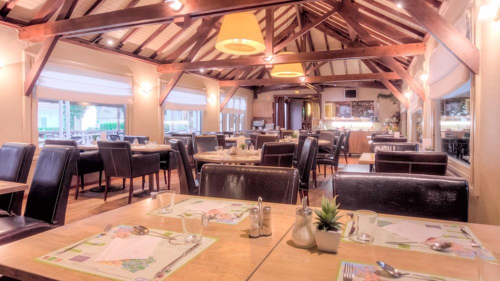 restaurant cafeteria