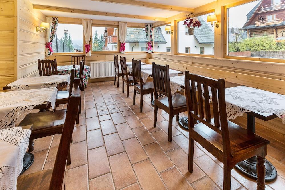 restaurant cafeteria