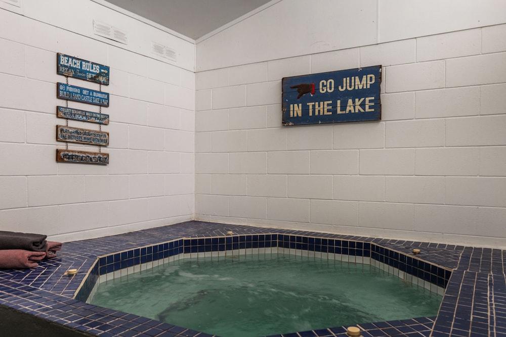 swimming pool spa