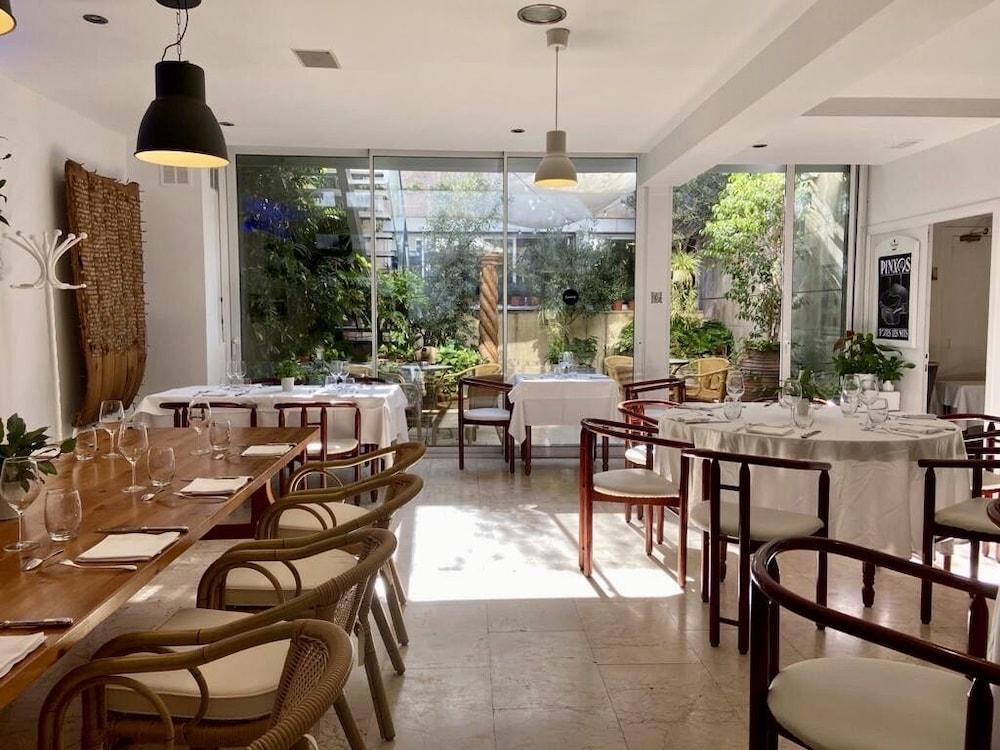 restaurant cafeteria