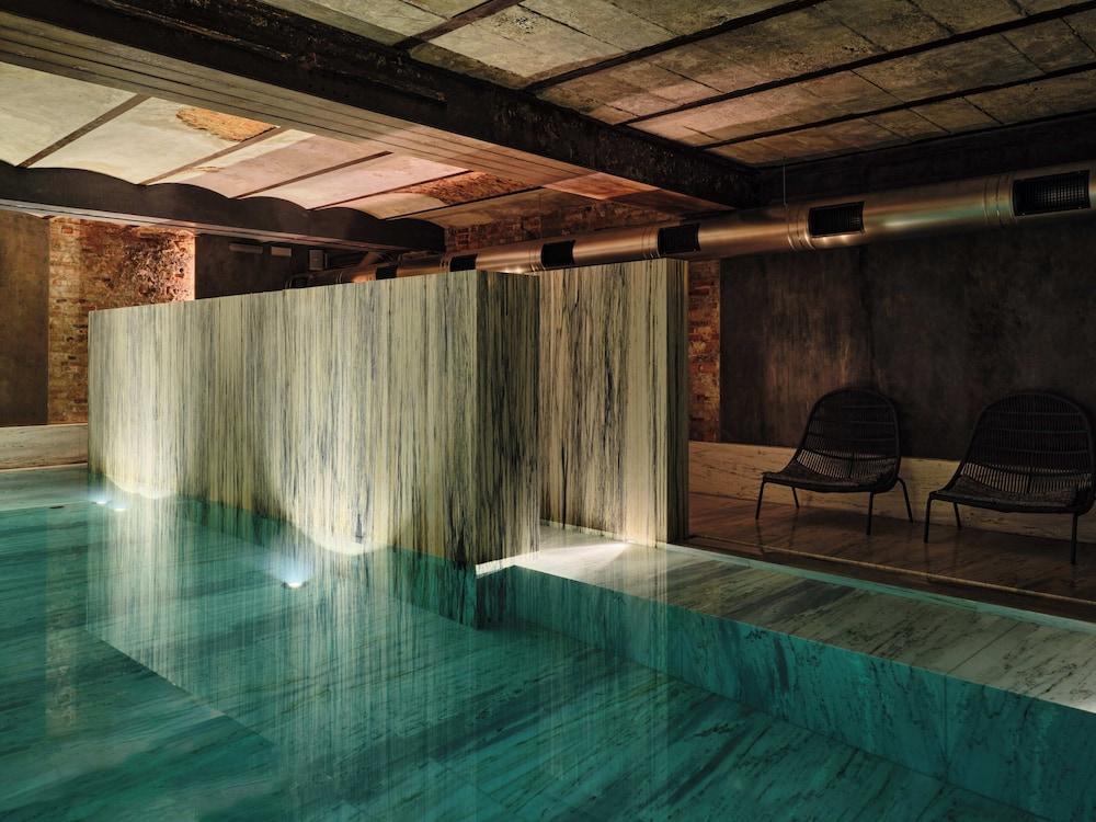 swimming pool spa