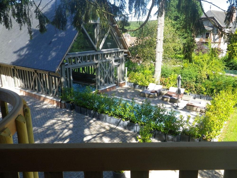 surroundings