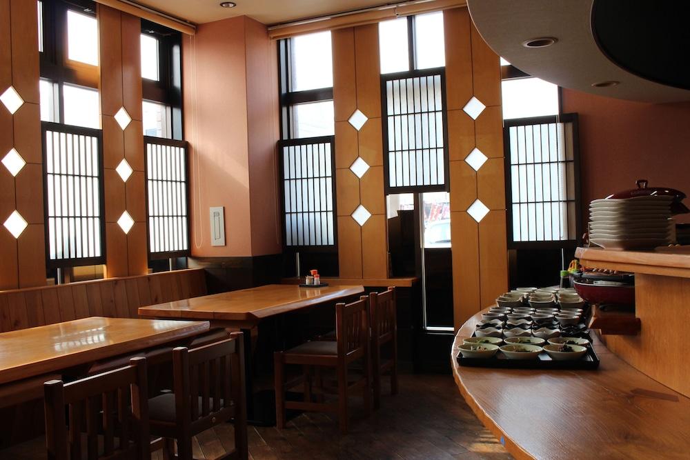 restaurant cafeteria