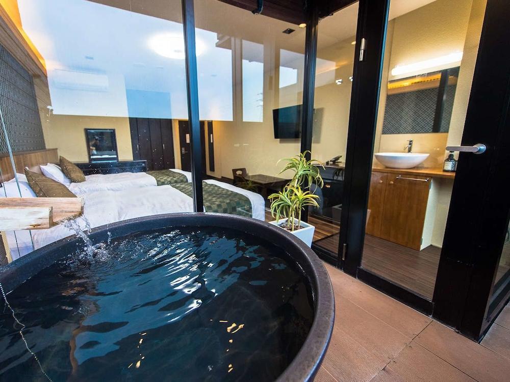 swimming pool spa