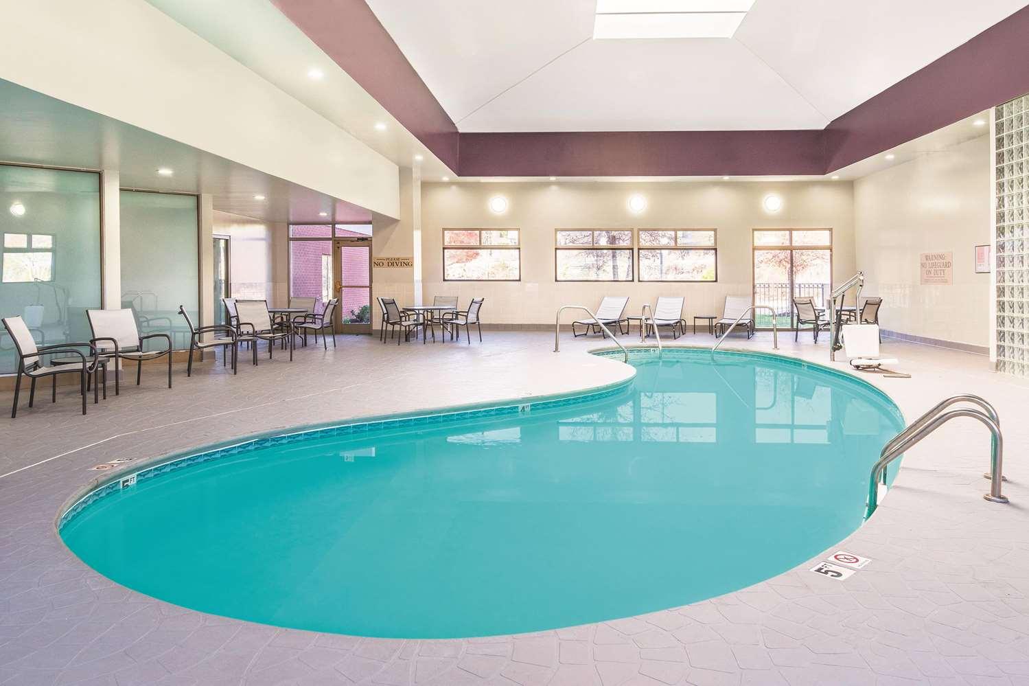 swimming pool spa