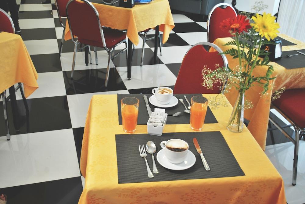 restaurant-cafeteria