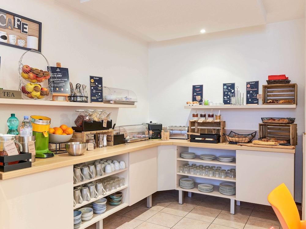 restaurant-cafeteria