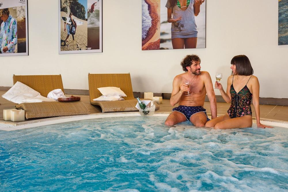 swimming pool spa