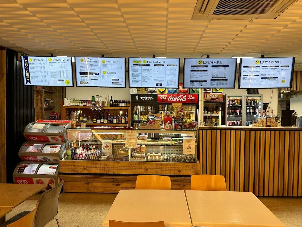 restaurant cafeteria