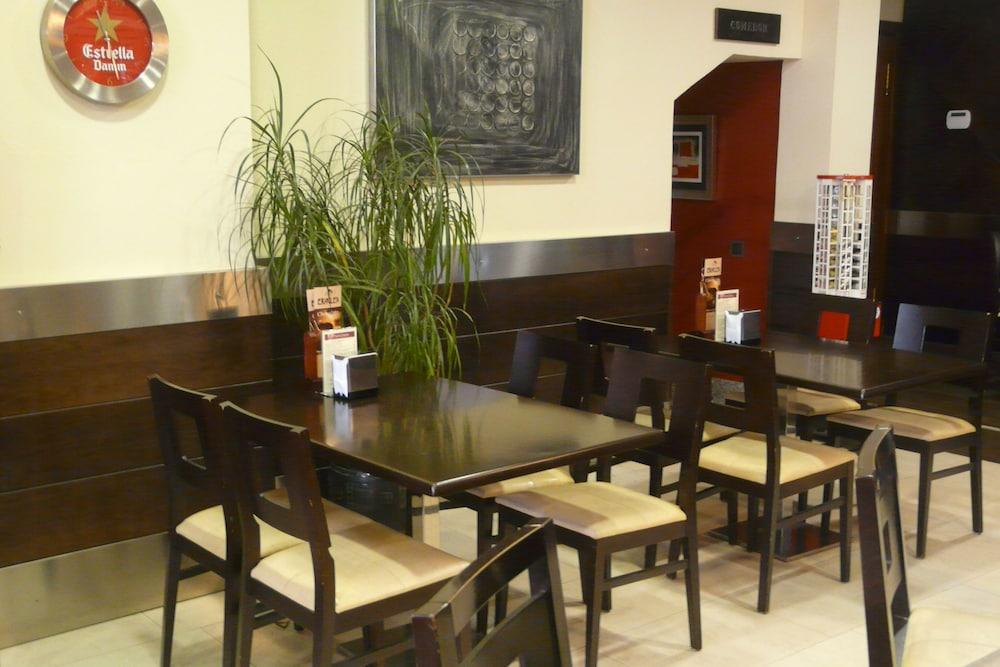restaurant cafeteria