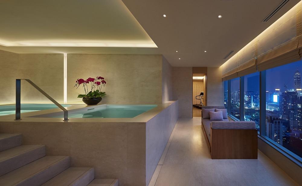 swimming pool spa