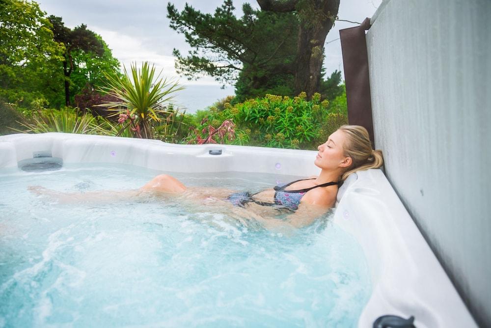 swimming pool spa