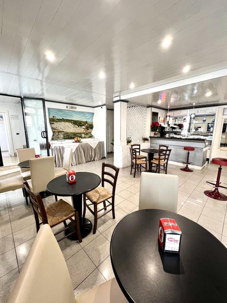 restaurant cafeteria