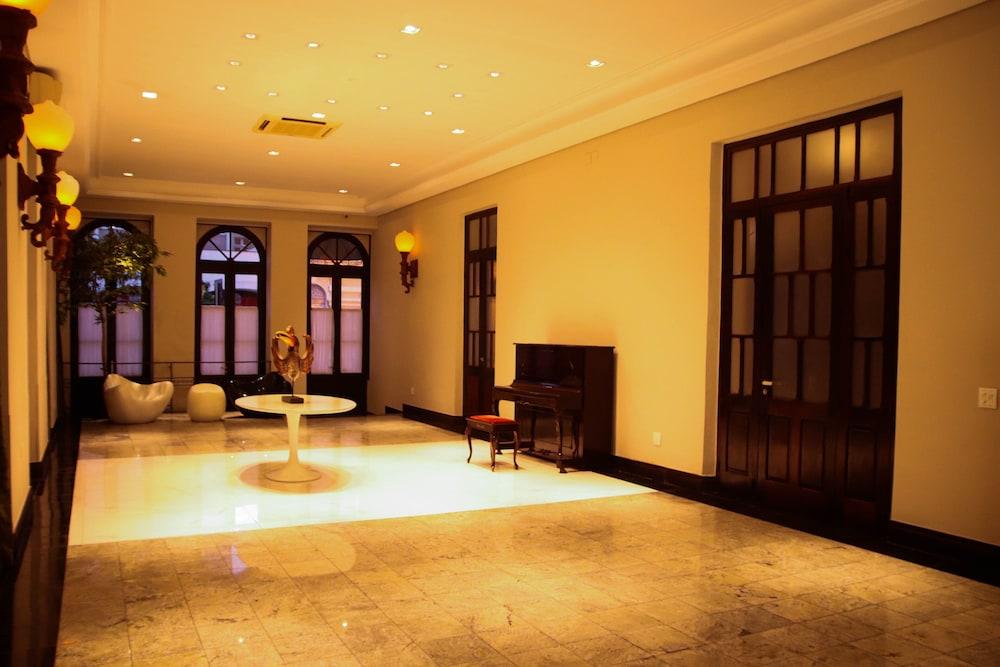 lobby