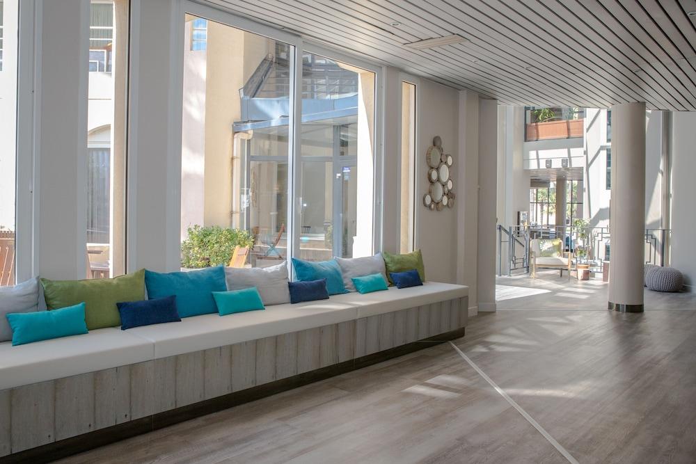 lobby