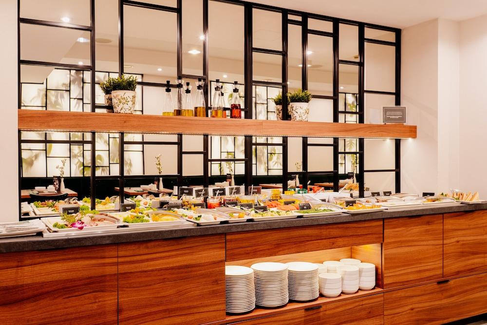 restaurant cafeteria