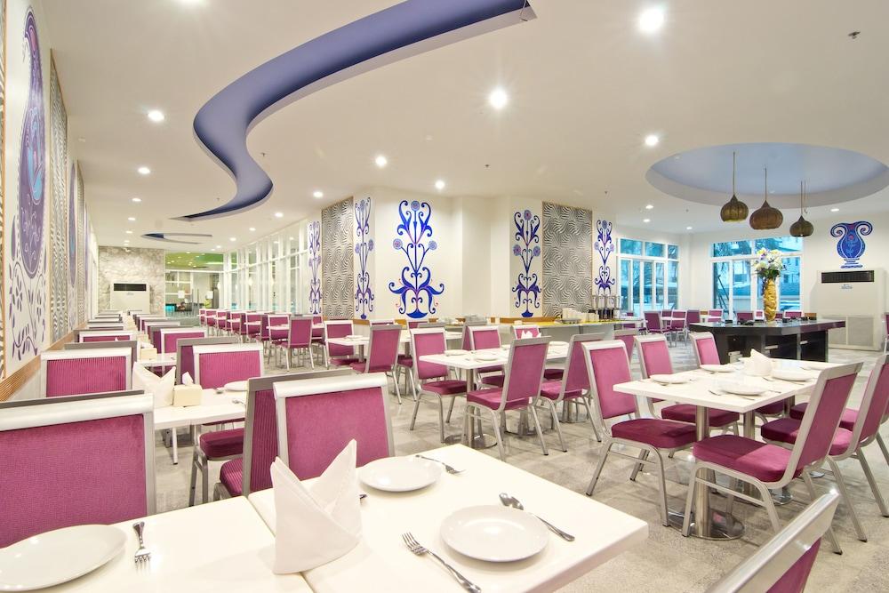 restaurant cafeteria