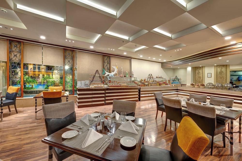 restaurant cafeteria