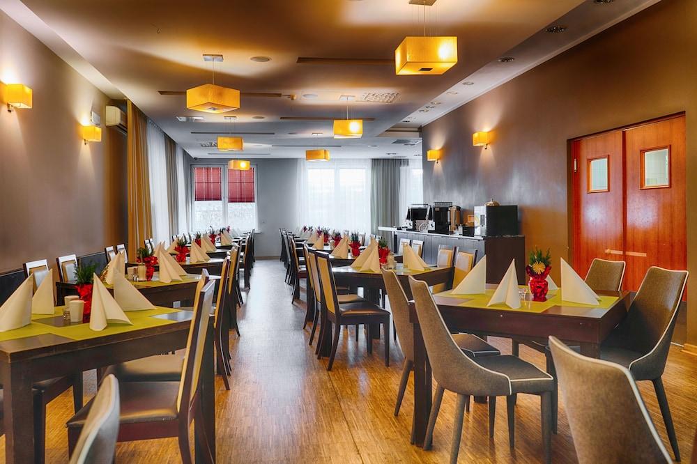 restaurant-cafeteria