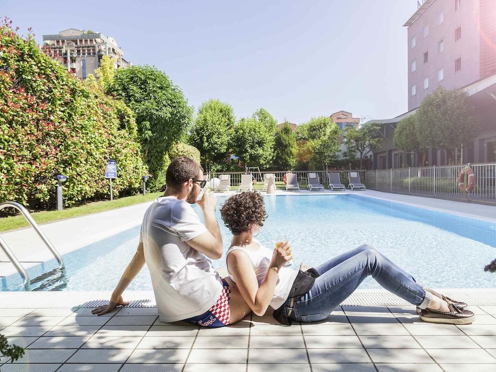 swimming pool spa