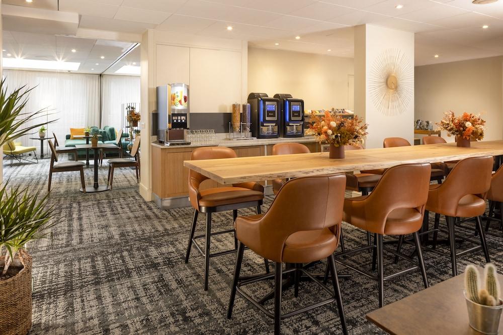 restaurant cafeteria