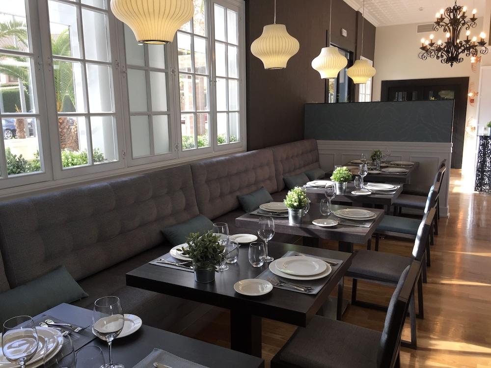 restaurant cafeteria