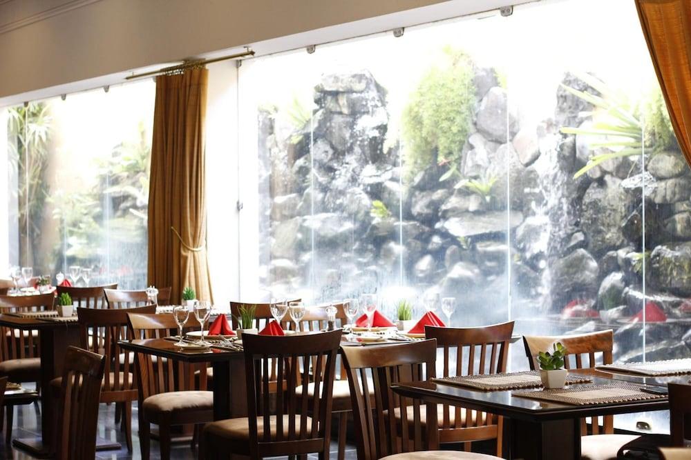 restaurant-cafeteria