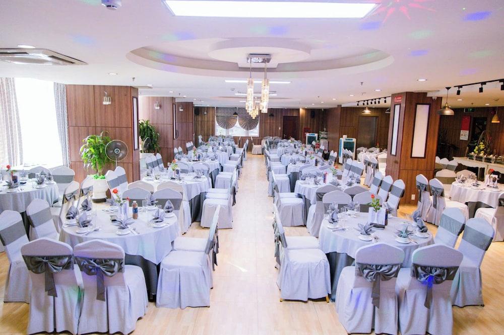 restaurant cafeteria