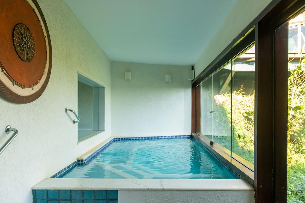 swimming pool spa
