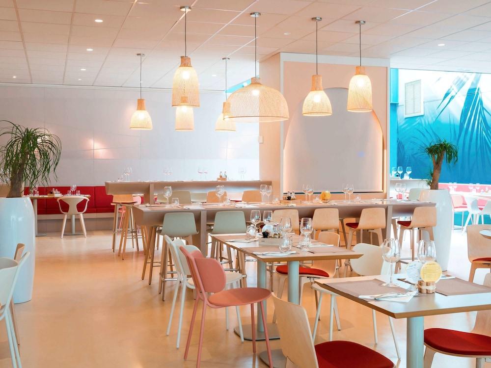 restaurant cafeteria