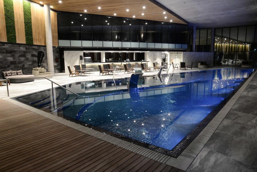 swimming pool spa