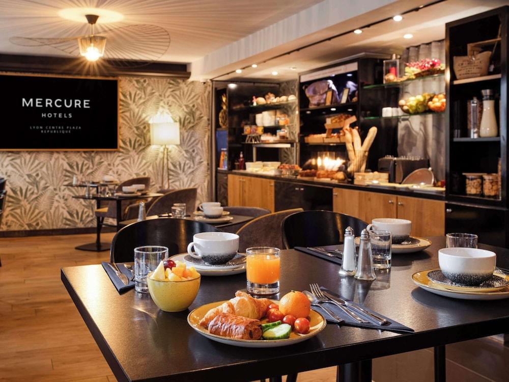 restaurant cafeteria