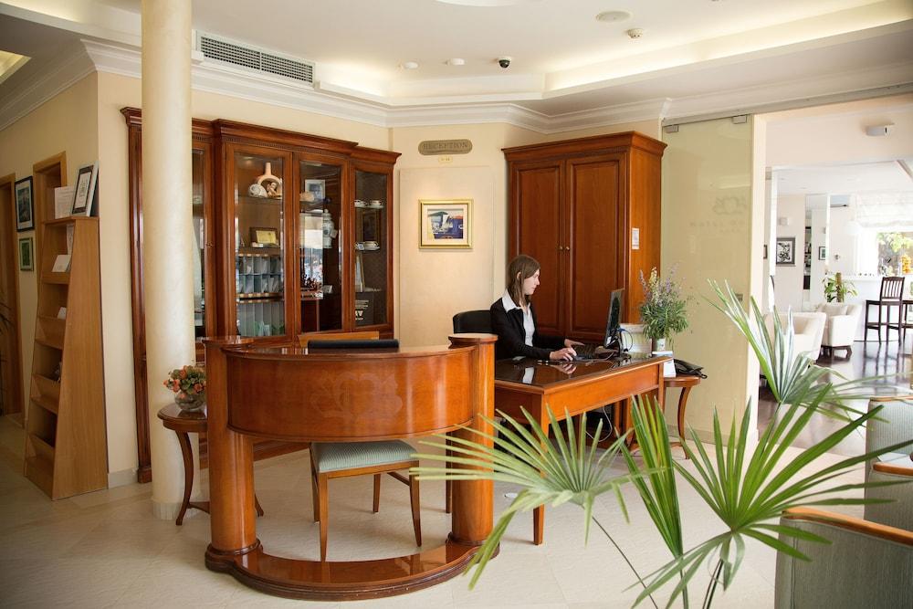 lobby