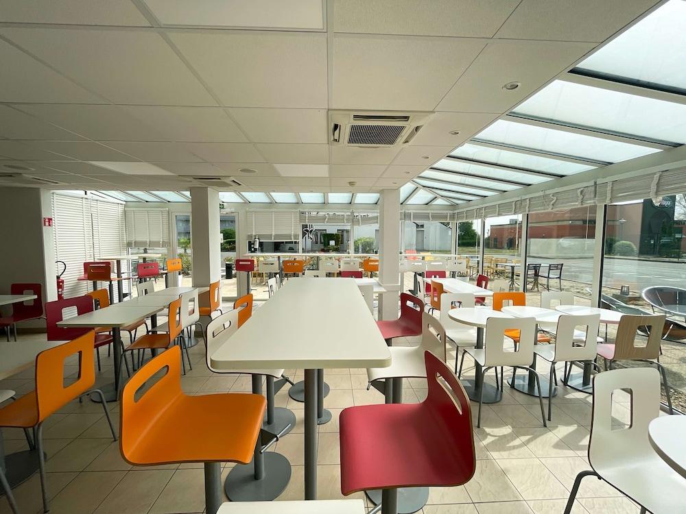 restaurant cafeteria