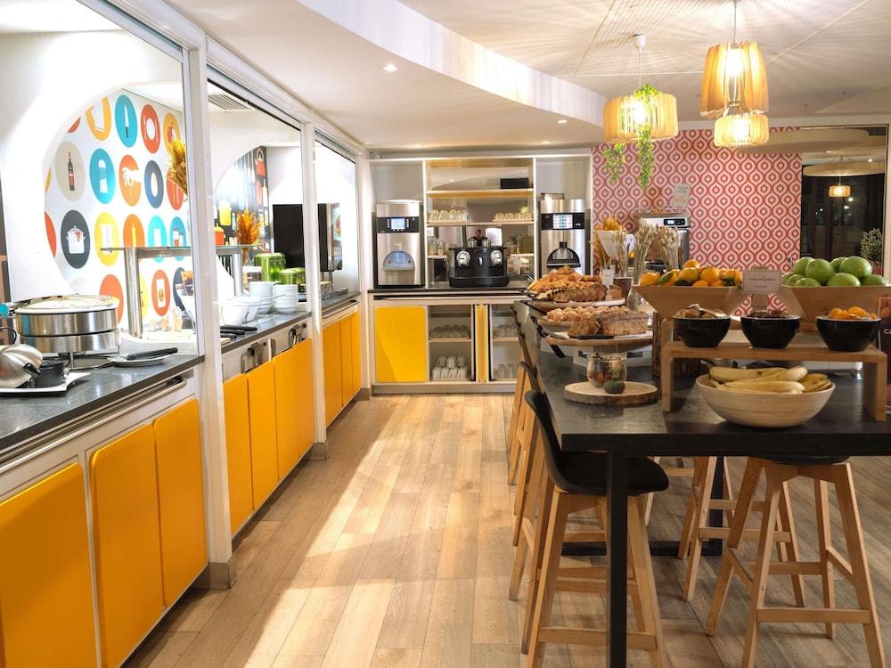 restaurant cafeteria