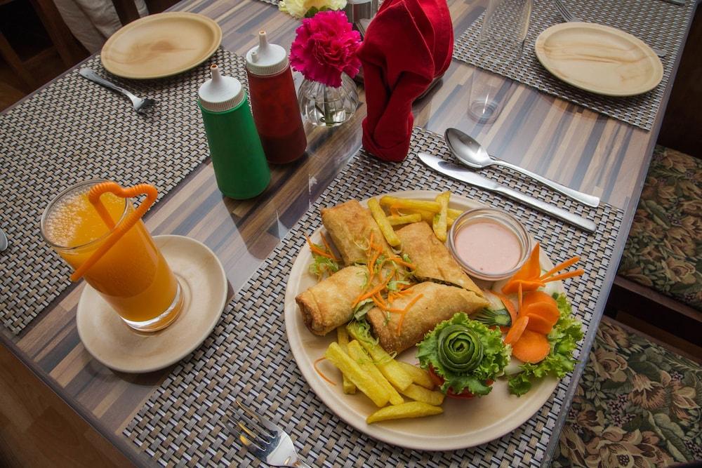 restaurant cafeteria