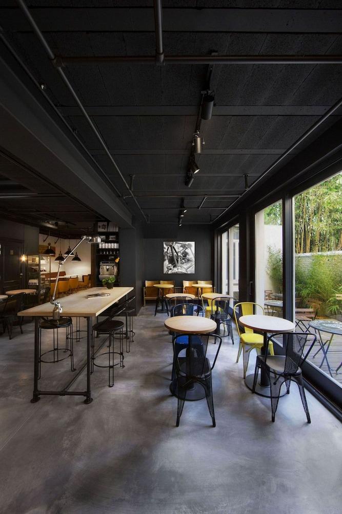 restaurant-cafeteria