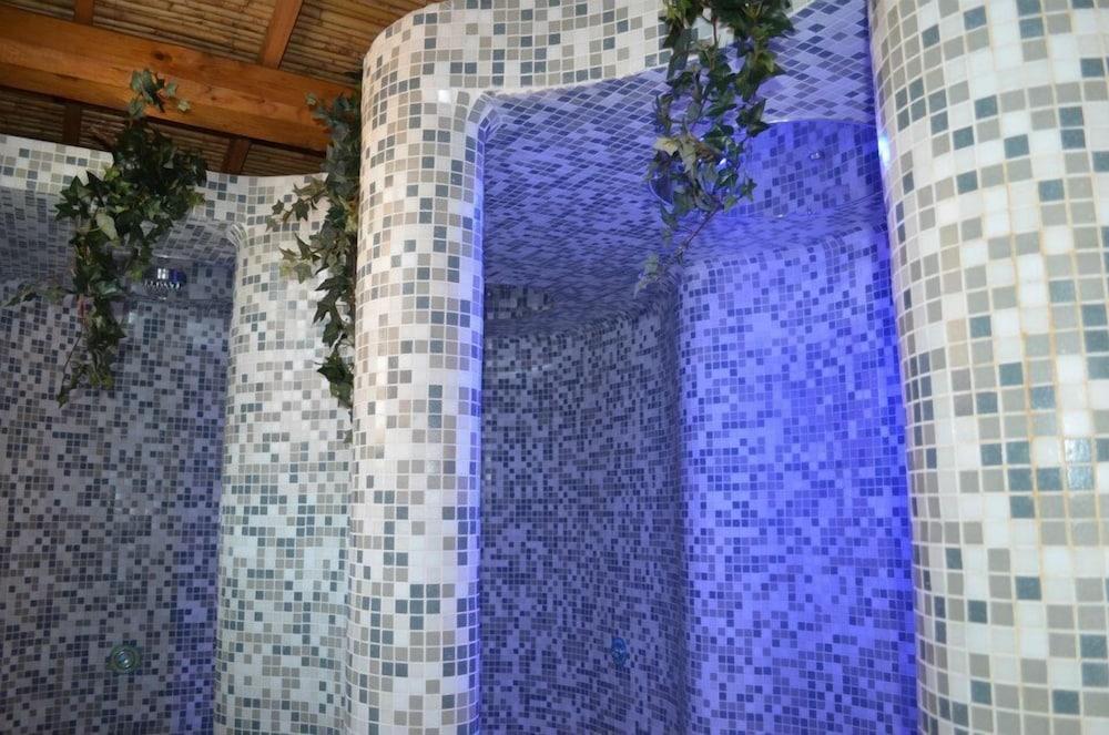 swimming pool spa