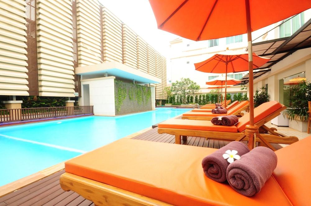 swimming pool spa