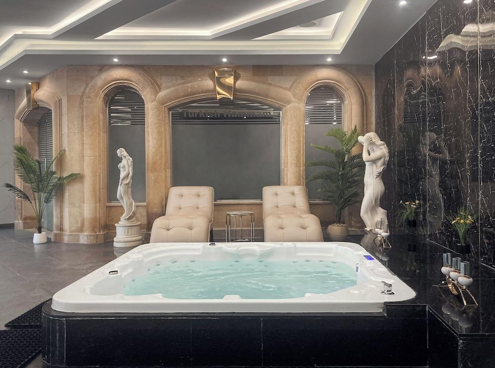 swimming pool spa