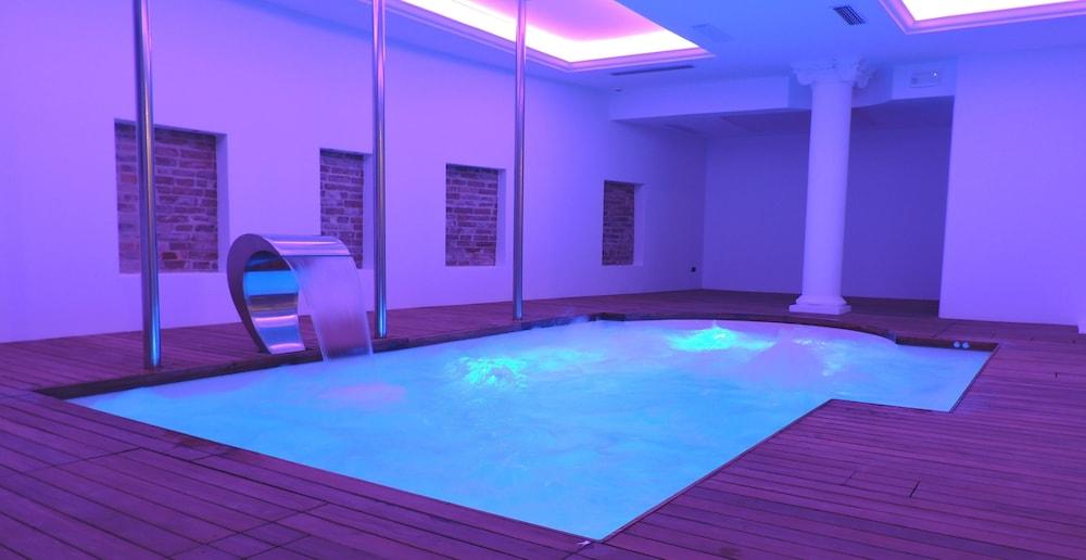 swimming pool spa