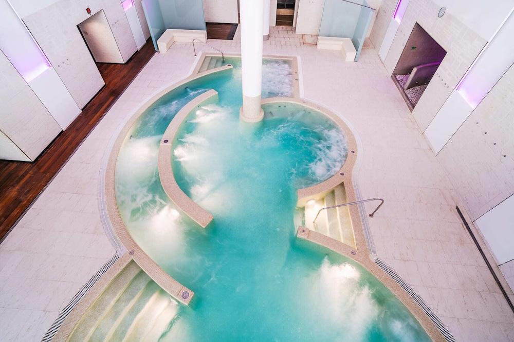 swimming pool spa