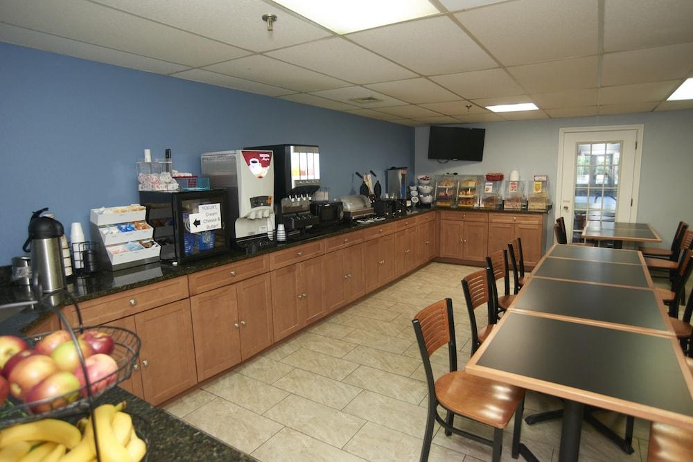 restaurant cafeteria