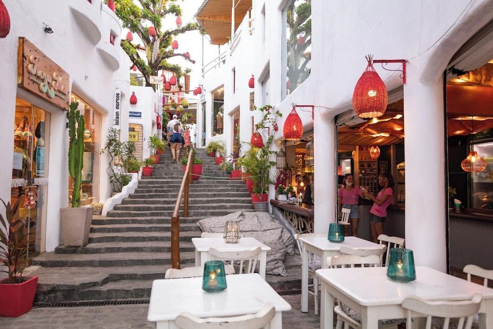 restaurant cafeteria