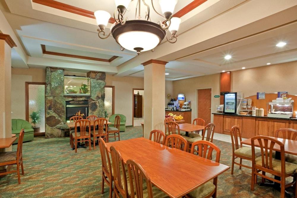 restaurant cafeteria